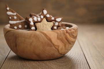 chrismas chocolate cookies in wooden bowl on oak table with copy space, holliday dessert