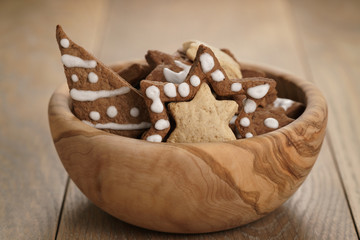 chrismas chocolate cookies in wooden bowl on oak table, holliday dessert