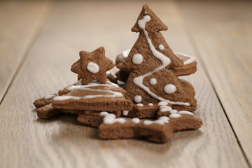chrismas chocolate cookies on oak table, holliday dessert