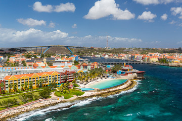 Willemstad in Curacao and the Queen Emma Bridge - obrazy, fototapety, plakaty