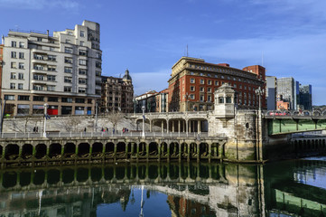 Naklejka premium Puente del Ayuntamiento en Bilbao (Vizcaya, España)