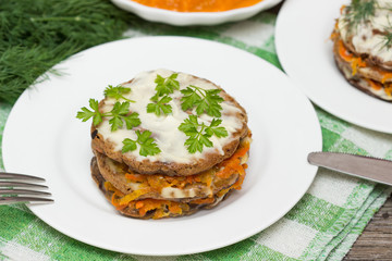 Cake from liver pancakes and vegetables.