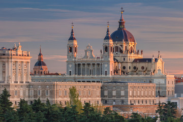 Fototapeta na wymiar Madrid. Image of Madrid skyline with Santa Maria la Real de La Almudena Cathedral and the Royal Palace during sunset.