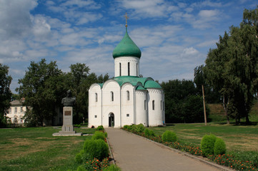 Fototapeta na wymiar PERESLAVL - ZALESSKY, RUSSIA: Savior's Cathedral, 04 July 2012