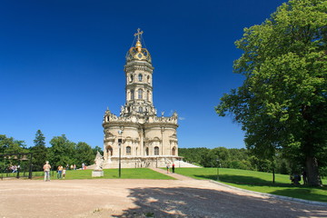 Fototapeta na wymiar DUBROVITSY, RUSSIA: Church of Our Lady of the Sign, 20 June 2014
