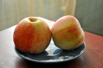 Home red yelow apples on the blue plate