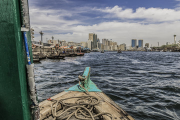 Dubaj port , widok z łodzi promowej