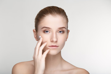 Obraz na płótnie Canvas Beauty portrait woman skin care health white background close up