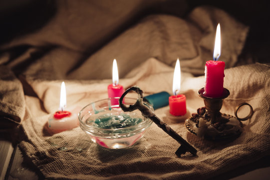 Andrzejki - St Eve. Andrew - omens of wax, lost wax by key 