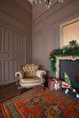 Fototapeta na wymiar Calm image of interior Classic New Year Tree decorated in a room with fireplace