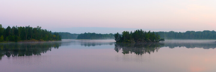 Obraz na płótnie Canvas Panorama of lake in morning