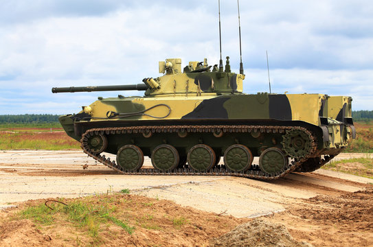 Airborne combat vehicle