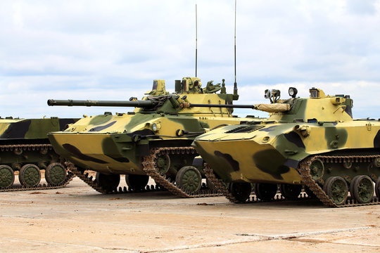 Airborne combat vehicles