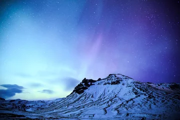 Foto op Plexiglas The Northern Light aurora over at snow Mountain © pigprox