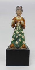 statue music player