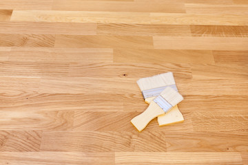 Piant brush with Wood surface.