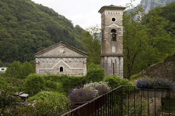 Fototapeta na wymiar Isola Santa - Lucca