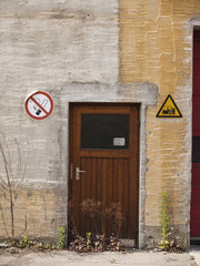 Tür in eine Halle
