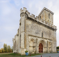 Fototapeta na wymiar Eglise forteresse d'Esnandes 1