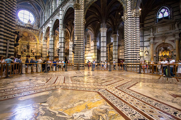 Interior of Siena Cathedral in Tuscany, Italy - obrazy, fototapety, plakaty