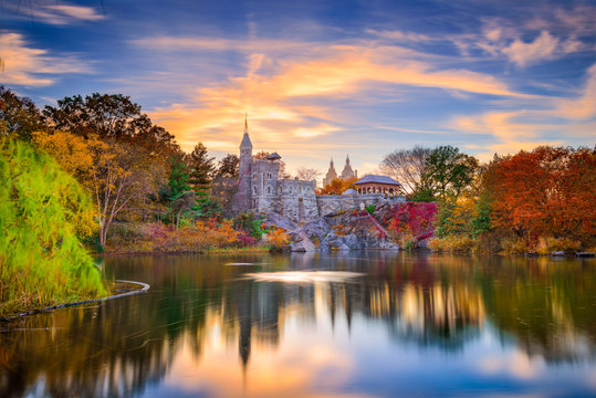 Fototapeta Central Park w Nowym Jorku na zamku Belvedere jesienią.