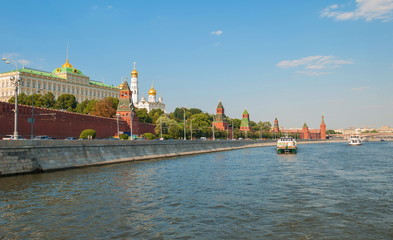 Obraz premium View of the Moscow River, the Kremlin Embankment and the Kremlin