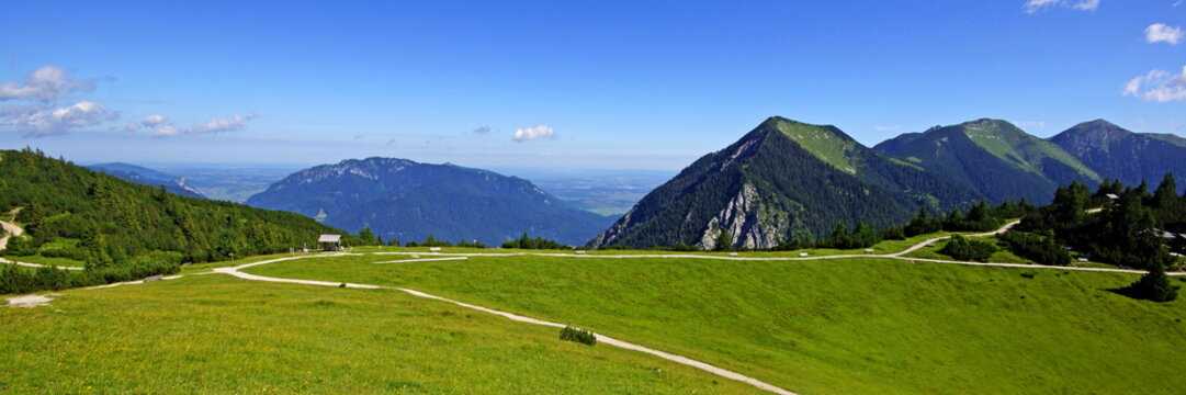 Blick vom Wank ( 1780 Meter ) auf das ESTER-GEBIRGE  + LABER ( &uuml;ber Garmisch-Partenkirchen ) 