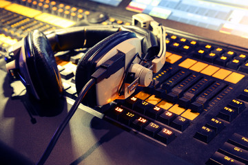 Professional audio mixing console radio / TV broadcasting