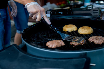 Preparing delicious hamburger patties