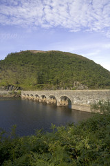 Fototapeta na wymiar reservoir elan valley wales