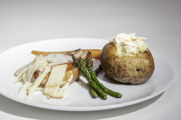 Baked potato with pork loin and shredded apple