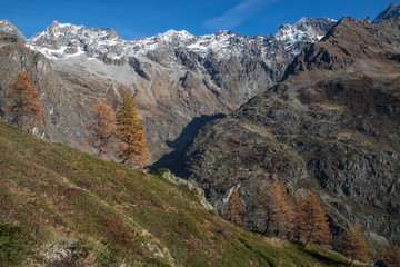  Massif des Ecrins , à l' automne dans les Alpes. France