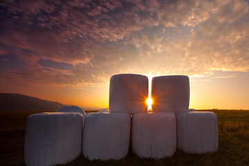 jesienny zachód słońca w górach © rogozinski