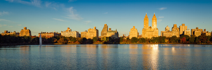 Fall in Central Park at the Jacqueline Kennedy Onassis Reservoir. Panoramic Autumn morning view on the Upper West Side, Manhattan, New York City