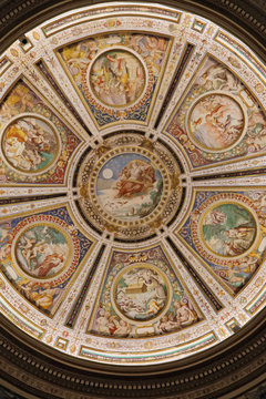 The circular chapel is decorated with at the center of the vault shows the creation of the world