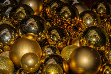 Glass baubles on a Christmas tree - 5