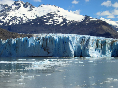 Glacier on Lake Argentino. El Calafate. Argentina