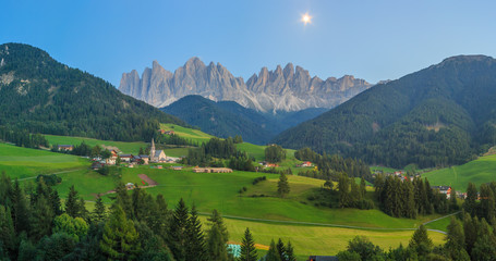 Obraz premium Santa Maddalena, Val Di Funes, Dolomites, Italy 
