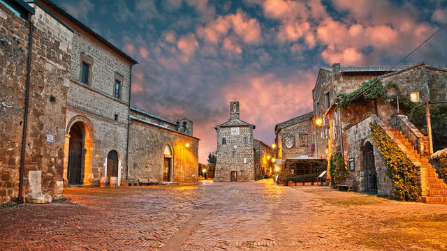 Fototapeta Sovana, Grosseto, Tuscany, Italy: old town t dawn