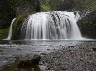 Fototapeta premium Der Wasserfall Stjörnafoss Kirkjubæjarklaustur in Island
