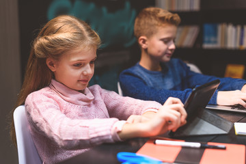Working atmosphere in library room