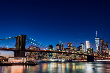 Fototapeta na wymiar ブルックリン橋とニューヨークの夜景