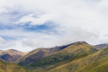 Fototapeta na wymiar Green mountains with low clouds near Tafí del Valle, Tucumán,