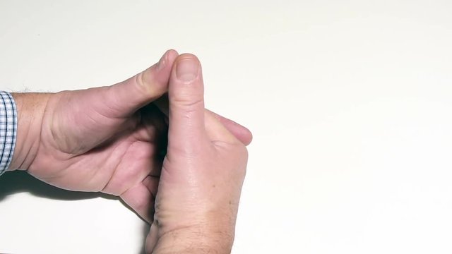 ticking the fingers 