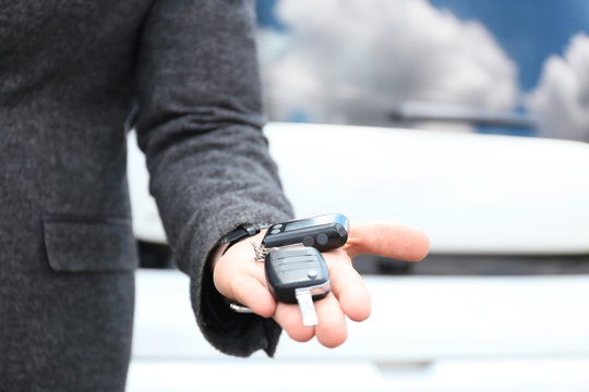 Man holding car key, close up