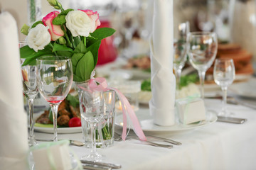 Wedding table setting for guests