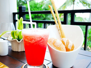 Strawberry frappe with buns