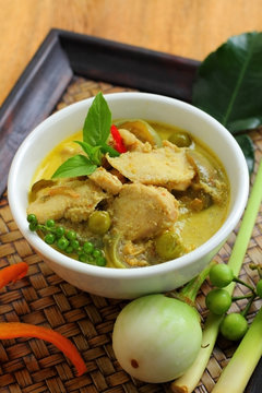 Green curry food.