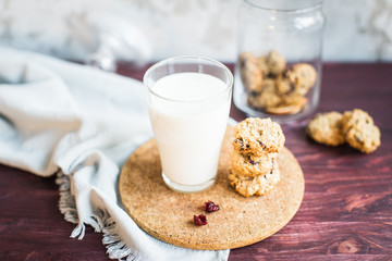 Useful baking: oatmeal cookies with yogurt