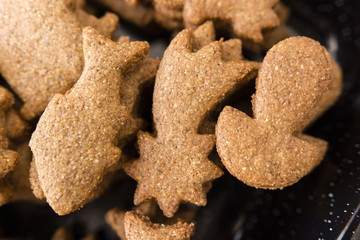 Baked gingerbread.